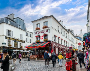 Fransa 'nın Paris' teki tipik Montmartre mahallesi