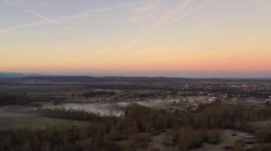 Haute Garonne, Occitanie, Fransa 'daki Clermont le Fort köyünden hava manzarası