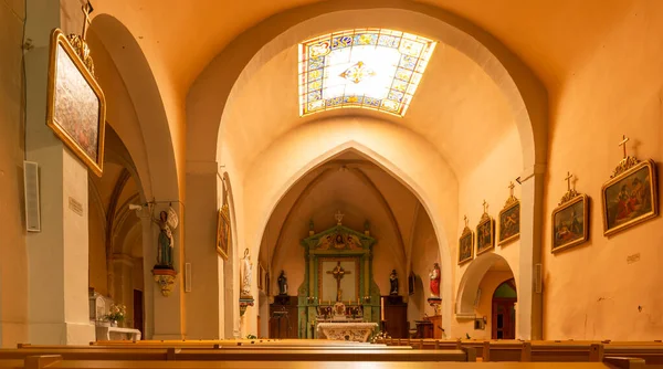 Interior Igreja Pequena Aldeia Bouzigues Lagoa Thau Herault Occitanie França — Fotografia de Stock