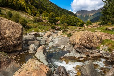 Fransa, Bearn 'deki Col du Pourtalet yakınlarındaki Ossau Vadisi' nde Brousset Meydanı 'nda.