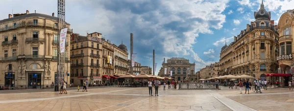 劇場とその古典的なファサードとコメディ広場 モンペリエ オクシタニー フランス — ストック写真