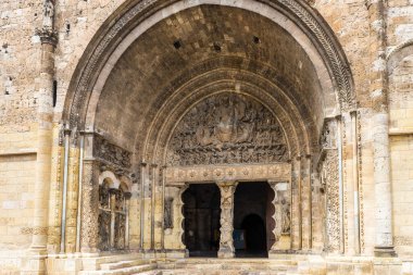 Saint-Pierre de Moissac manastırının geçidi, Tarn et Garonne, Occitanie, Fransa