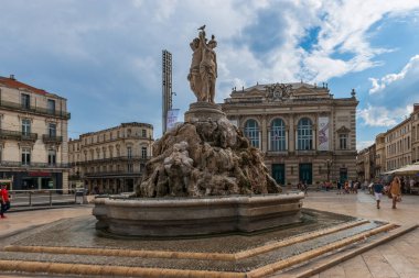 Montpellier, Occitanie, Fransa 'daki Üç Zarafet Çeşmesi, komedi meydanı.