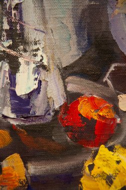 Güller, vazolar, çaydanlıklar, tabaklar, şişeler ve meyvelerle dolu bir hayat..