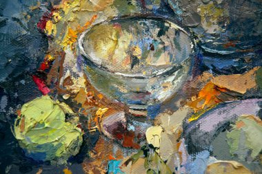 Bulaşık, elma ve güllerle dolu natürmort bir hayat. Tuvale yağlı boya..