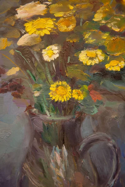 Zátiší Žlutými Květy Vázou Čajovou Konvicí Talířem Berry Fragmen — Stock fotografie