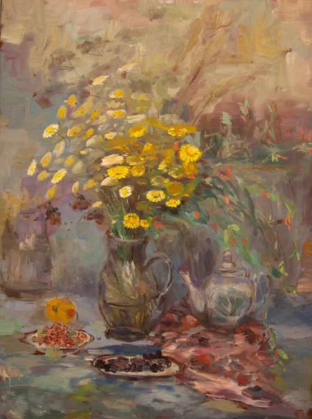 Stillleben Mit Gelben Blüten Vase Teekanne Und Einem Teller Mit — Stockfoto