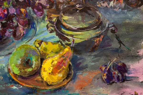  Meyve ve sebzelerle dolu sakin bir hayatın bir parçası. Kompozisyonun ortasında şeffaf bir tabak var, sağda ise elma dolu bir hasır sepet..