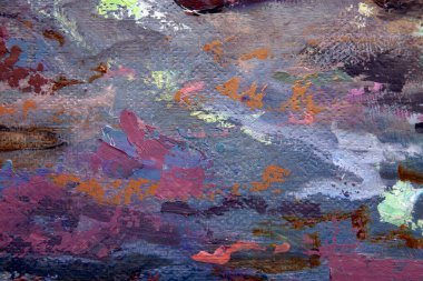 Resmin bir parçası hala kömürle yapılıyor. kompozisyonun ortasında bir semaver, sağda bir çaydanlık, solda elmalı bir tabak. Etrafta bir fincan, limon ve biber var..