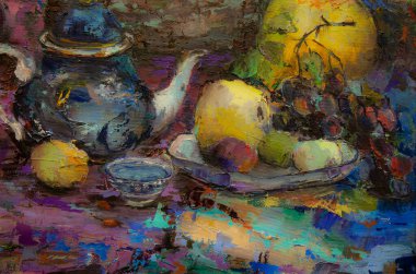 Bir Gürcü sürahisi, bir oryantal vazo, bir çaydanlık, meyve ve renk beneklerini uyumlu bir şekilde tamamlayan resimli natürmort bir yaşam..
