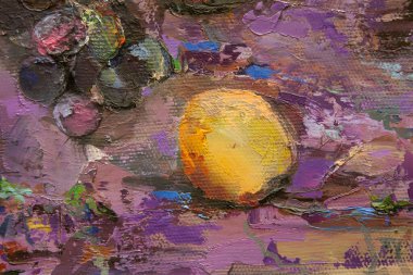 Bir Gürcü sürahisi, bir oryantal vazo, bir çaydanlık, meyve ve renk beneklerini uyumlu bir şekilde tamamlayan resimli natürmort bir yaşam..