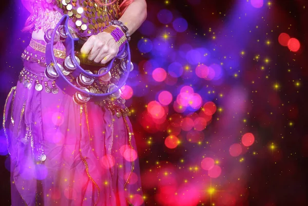 Belly Dancer Wearing Purple Dance Costume Close Colorful Bokeh — Stock Photo, Image