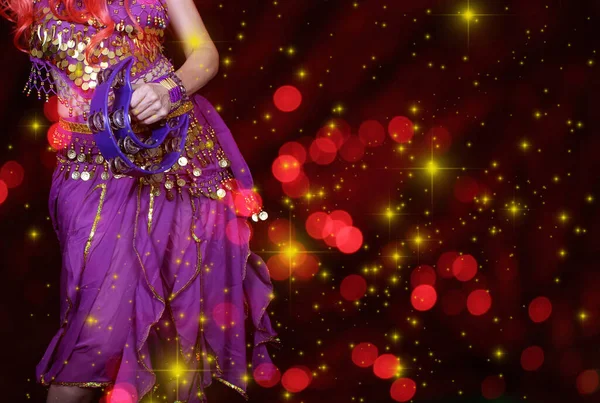 Belly Dancer Wearing Purple Dance Costume Close Colorful Bokeh — Stock Photo, Image