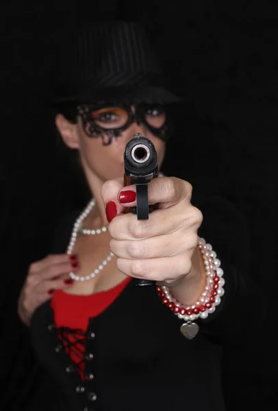 Donna Che Indossa Maschera Con Pistola Superficiale Dof Concentrarsi Sulla — Foto Stock