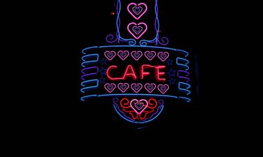 Gece Küçük Şehir Restoranı 'nda Vintage Neon Cafe Tabelası