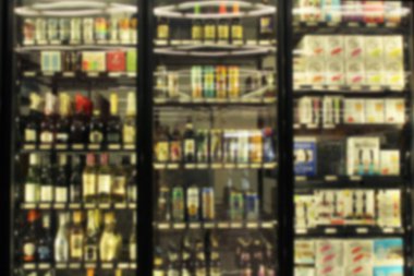 Bulanık Arkaplan İçki ve Şarap Dükkanı