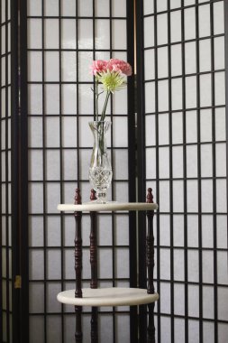 Pembe Çiçekli Çiçek Buketi ve Asya Shogi Ekran Arkaplanı