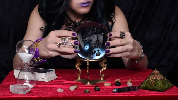 Female Psychic Crystal Ball Tarot Cards Shallow Dof — Stock Photo, Image