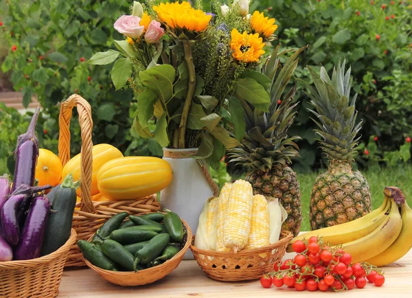 Korean Melon Corn Pineapple Eggplants Table Organic Farm — Stock Photo, Image