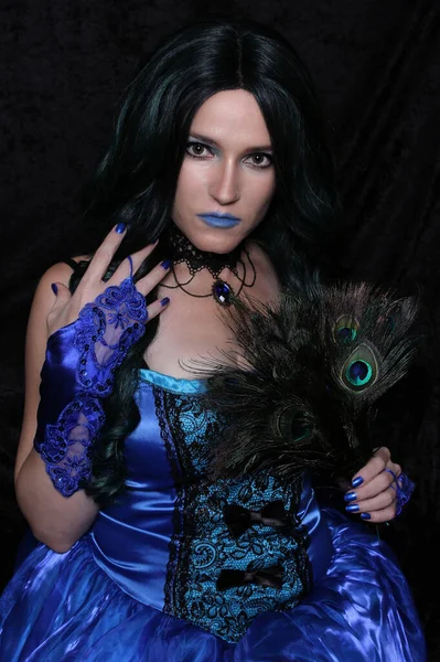 Woman Blue Corset Dress Green Black Hair Peacock Feathers — Stock Photo, Image