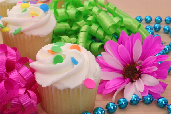 Cupcakes Flower Beads Ribbon Wooden Table — Stockfoto