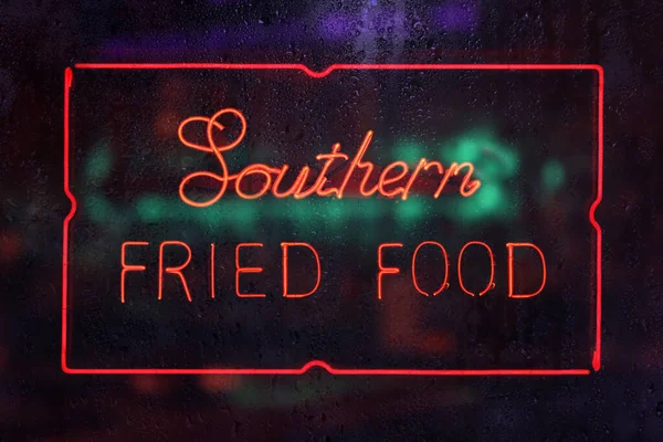 Vintage Southern Fried Food Neon Sign Verregneten Fenster — Stockfoto