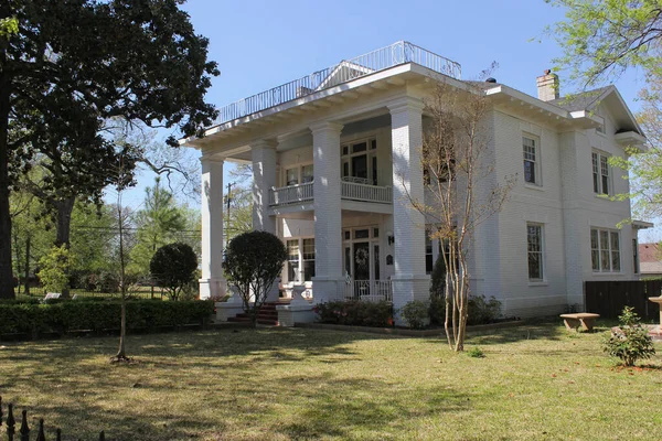 Kırsal Küçük Kasabadaki Tarihi Konak