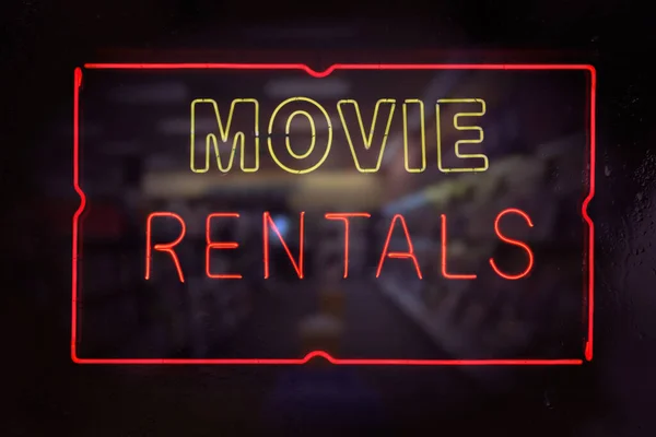 Neon Movie Rentals Inloggen Rainy Window — Stockfoto
