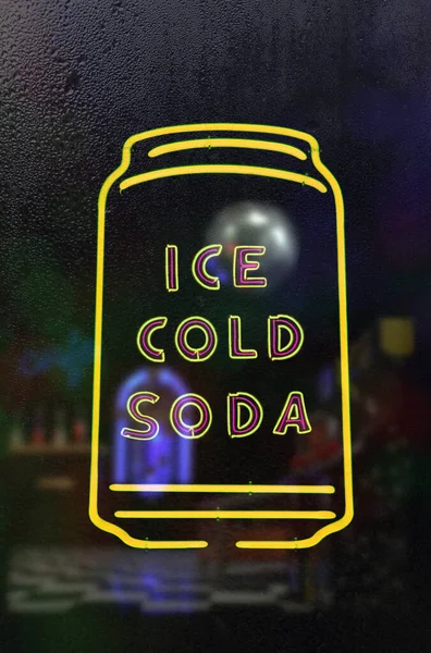 Neon Ice Cold Cola Schild Verregneten Fenster — Stockfoto