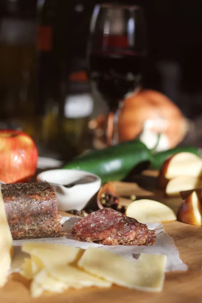 Peppercorn Salami Tray English Irish Cheese Sliced Apples Spices Rustic — 스톡 사진