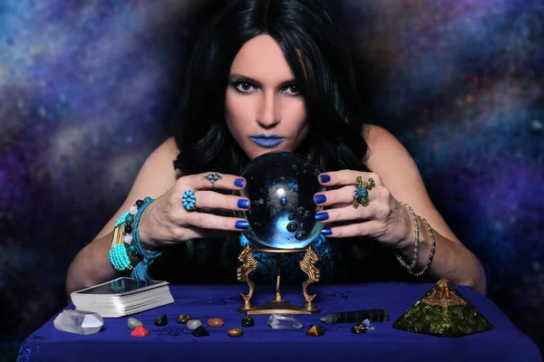 Psychic with crystal ball and tarot cards, Shallow DOF — Stock Photo, Image