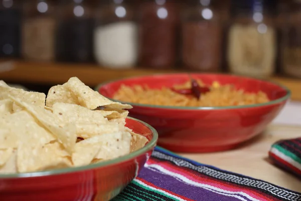 Verse Schaal Van Mexicaanse Rijst Met Pittige Paprika Met Potten — Stockfoto