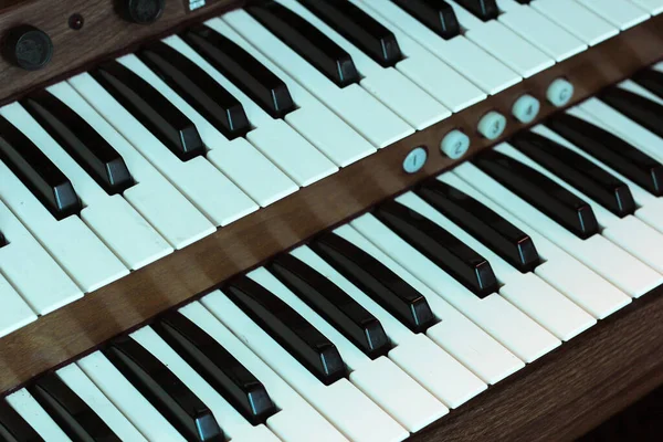 Vintage Double Church Orgel Svagt Ljus Retro Orgel Närbild — Stockfoto