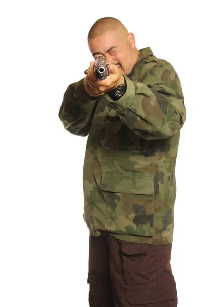 Man Draagt Camouflage Met Een Pistool Geïsoleerd Wit — Stockfoto