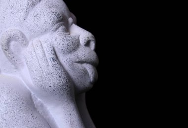 Gargoyle Heykeli, Siyah Arkaplan 'a yakın plan