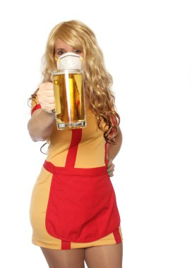 Restoran ve Bar Garsonu Hastalığı önlemek için N95 maskesi takıyor