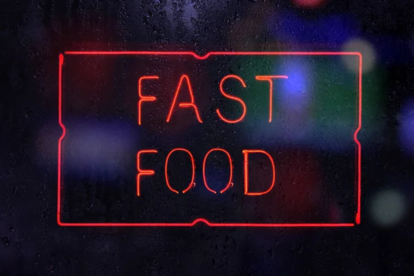 Neon Fast Food Bejelentkezés Nedves Esőablak — Stock Fotó