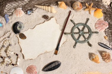 Balıkçı Ağı ve Deniz Kabukları Temalı Kaptanlar Boş Kağıt ve Boya Fırçası Arkaplanı