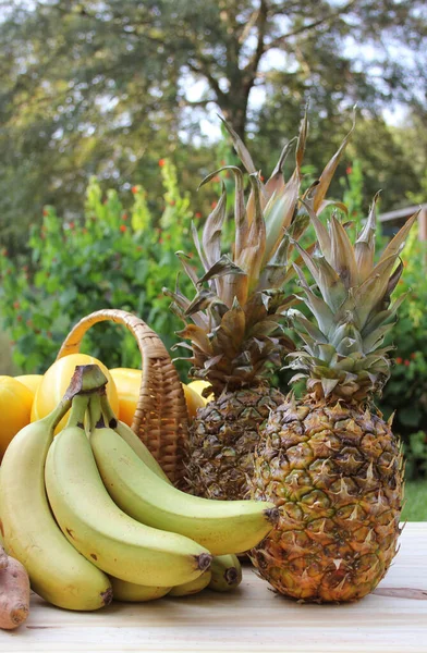 Frutas Legumes Frescos Para Venda Mercado Agricultores Bananas Abacaxi Melões — Fotografia de Stock