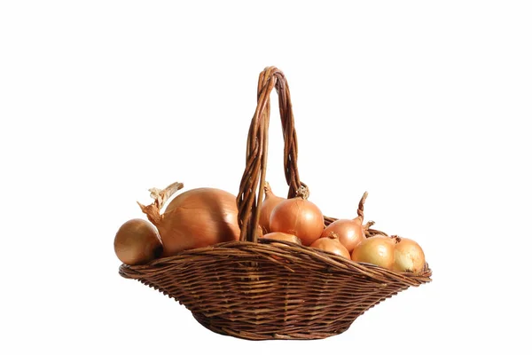 Wicker Basket Onions Isolated White — 스톡 사진