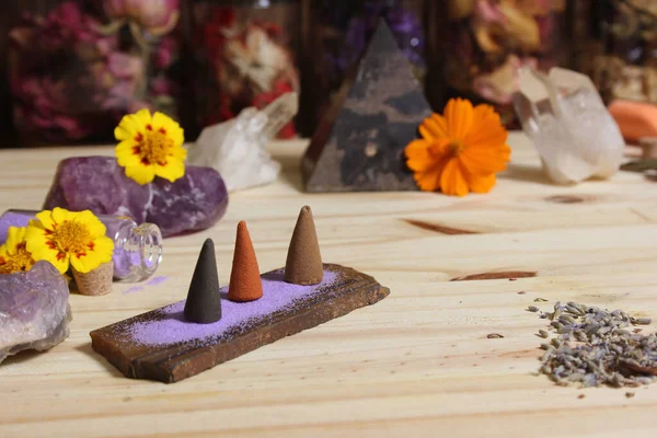 Incense Cones Stone Slab Rock Crystals Flowers — Stock Photo, Image
