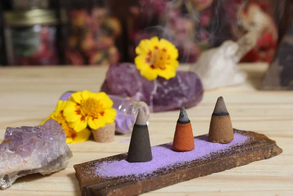 Incense Cones Stone Slab Rock Crystals Flowers — Stock Photo, Image