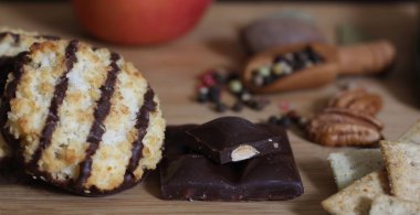 Fındık ve baharatlı Belçika çikolatalı hindistan cevizli Macaroon.