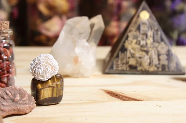 Desert Rose Stones Crystals Pyramid Meditation Altar — стокове фото