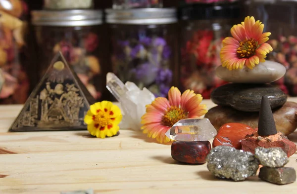 Incense Cone Stone Slab Chakra Crystals Flowers — Foto Stock