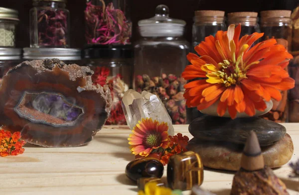 Agatized Coral Quartz Crystals Flowers Meditation Altar — Stock Photo, Image