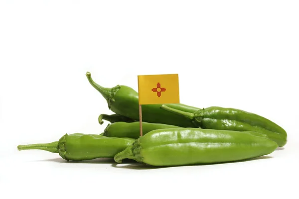 Pimentas Verdes Com Bandeira Novo México Isoladas Branco — Fotografia de Stock