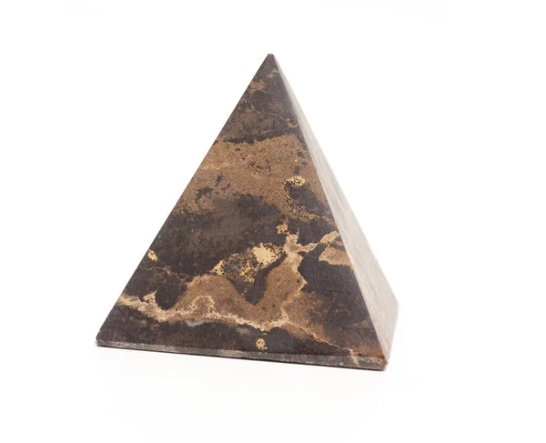 Vintage Decoratieve Stenen Piramide Geïsoleerd Witte Achtergrond — Stockfoto