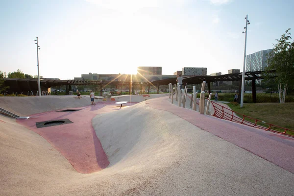 Moskva 2021 Dětské Hřiště Bruslí Kolébka Mísa Ground Trampolíny Skluzavka — Stock fotografie