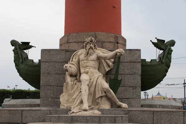 Saint Petersburg Ryssland 2021 Havets Och Handelns Gud Skulptur Rostral — Stockfoto
